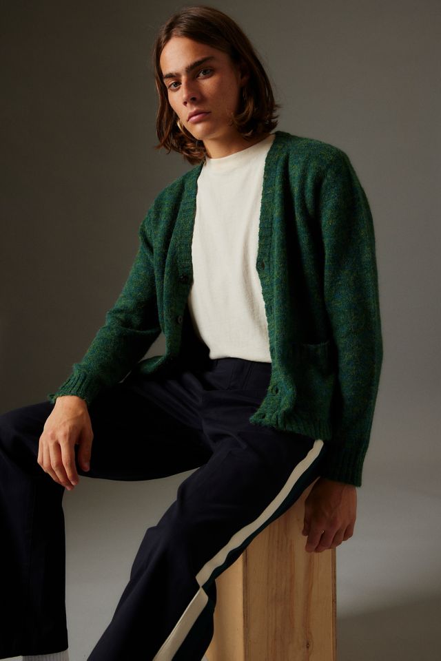 UO Cardigan in Grun