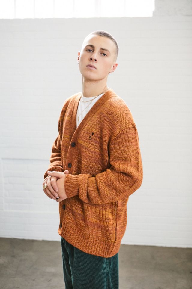 UO Gestrickter Cardigan in Gelb und Orange