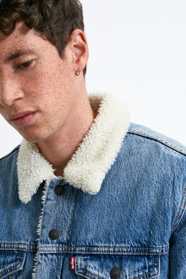 Levi's sherpa trucker sales jacket needle park