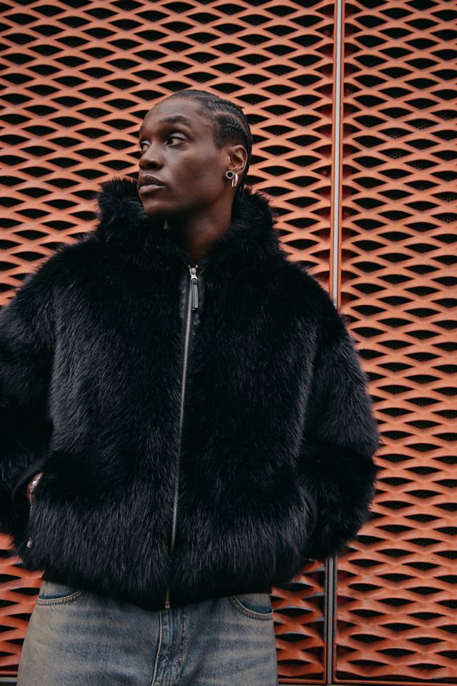BDG Sweat à capuche en fausse fourrure Silvio noir #1