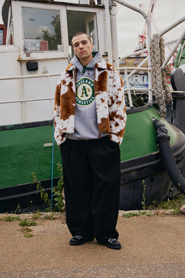 Veste bombardier en fausse fourrure imprimé vache Billy en taille: Small - BDG - Modalova