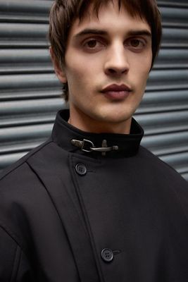 Chaqueta Sastre con Cuello de Broche Negra Archivis