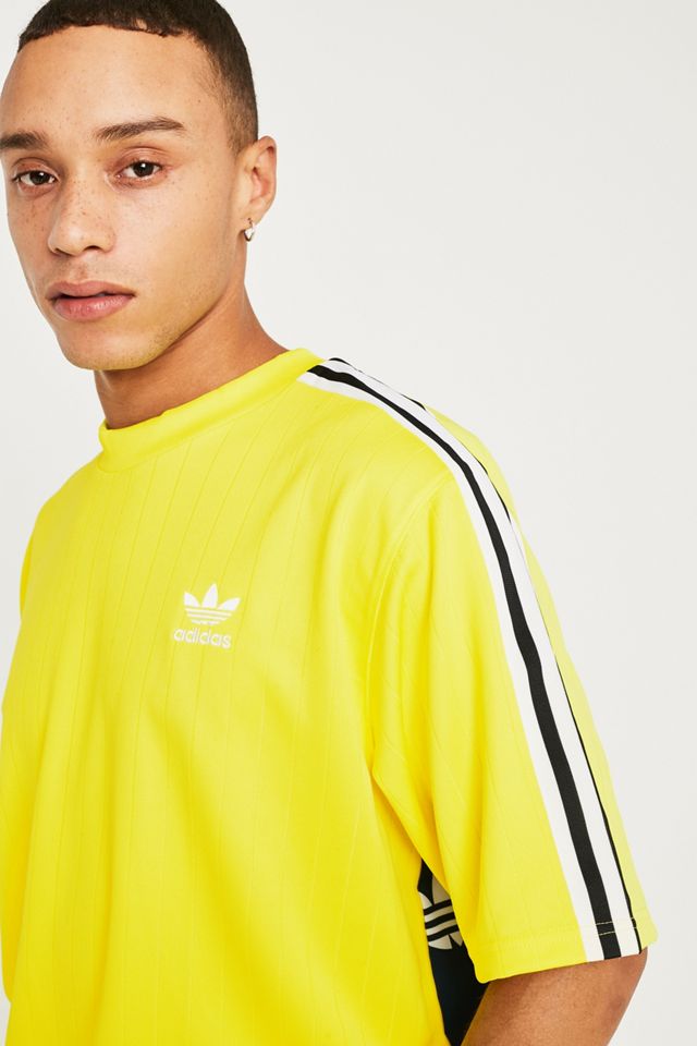 adidas B-Side 3-Stripe Maglia Gialla T-Shirt Urban Outfitters IT