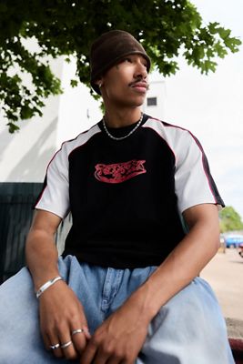 Camiseta Gráfica con Panel de Graffiti Negro iets frans...