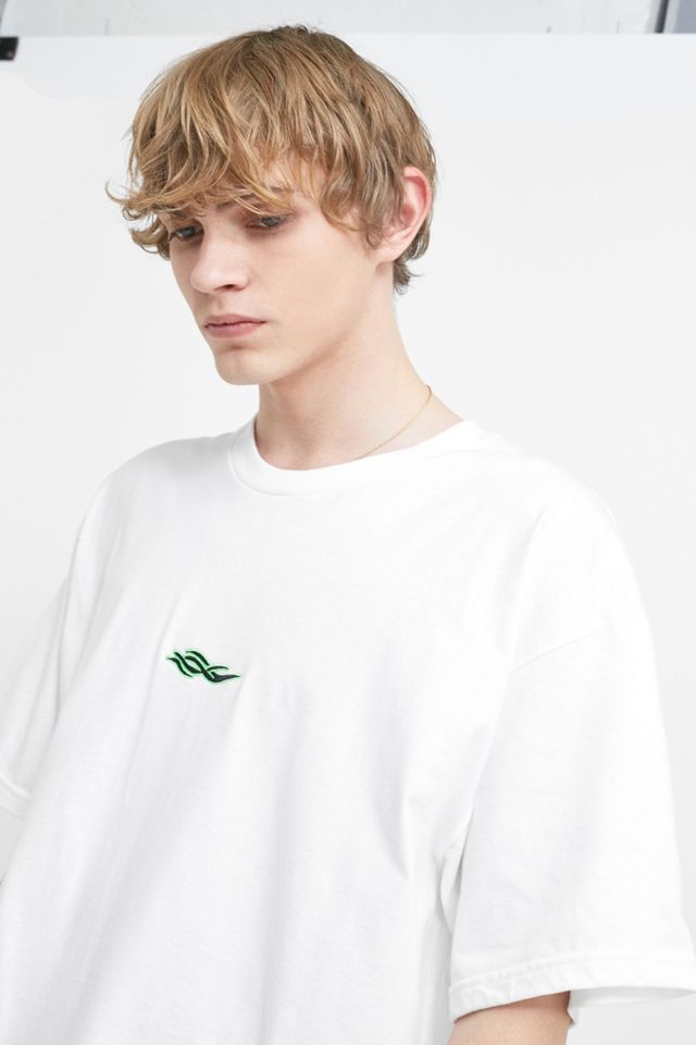 Camiseta blanca con estampado geográfico bordado de UO #2