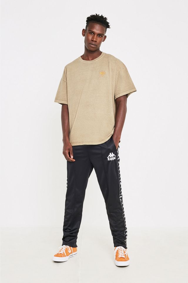 Urban Outfitters – Besticktes T-Shirt „Cherub“ in Khaki #2
