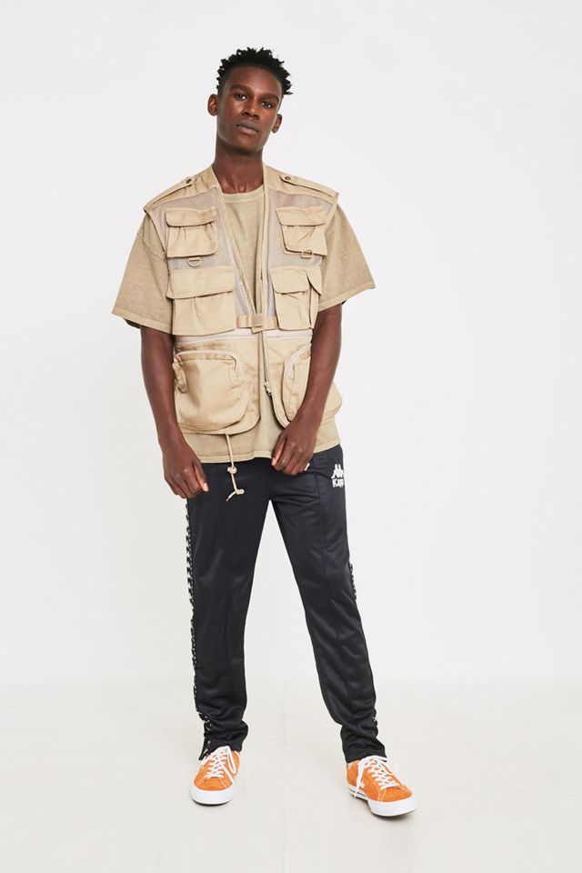 Urban Outfitters – Besticktes T-Shirt „Cherub“ in Khaki #5