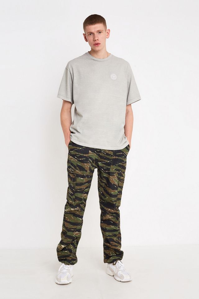 Urban Outfitters – T-Shirt mit Sonnenstickerei #2