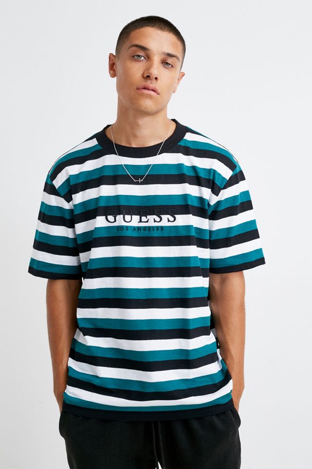 GUESS - T-shirt rayé bleu sarcelle avec logo LA, exclusivité UO #1