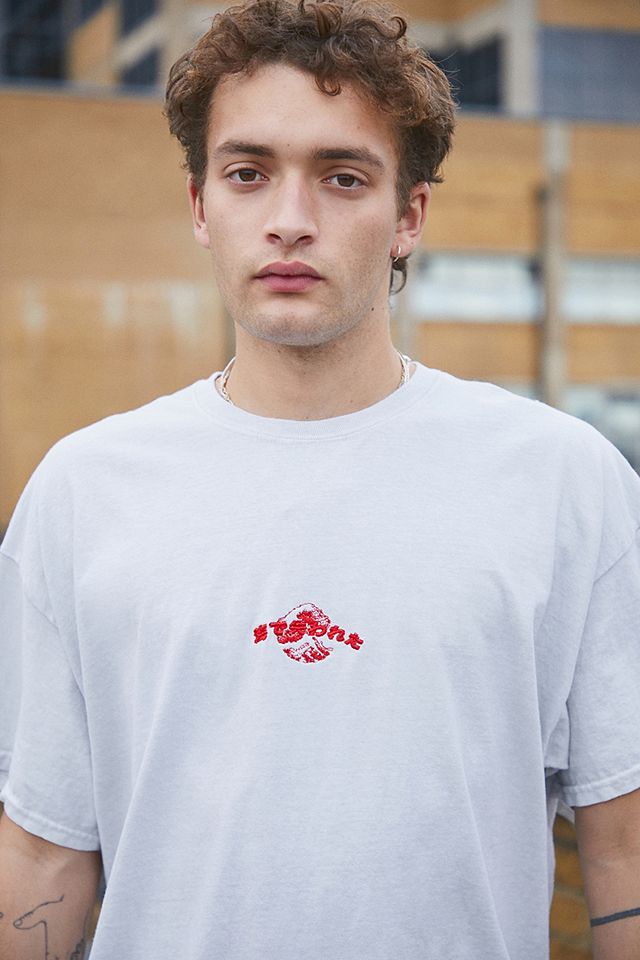UO Stone Japanese Wave Embroidered T-Shirt | Urban Outfitters UK