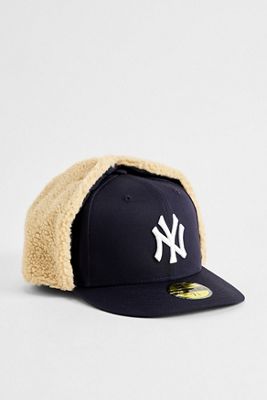 New Era UO Exclusive Navy NY Yankees Borg Dog Ear Cap