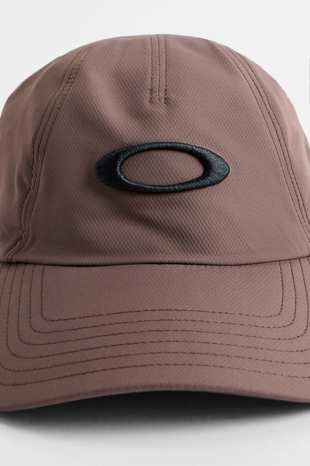 Oakley UO Exclusive Braune Tech-Kappe #1