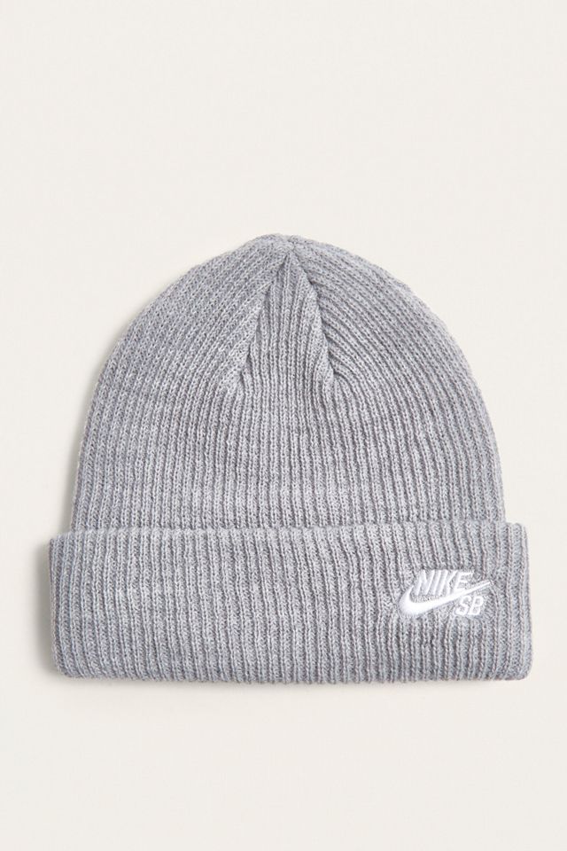 Nike SB Gris Fisherman Beanie Urban Outfitters ES