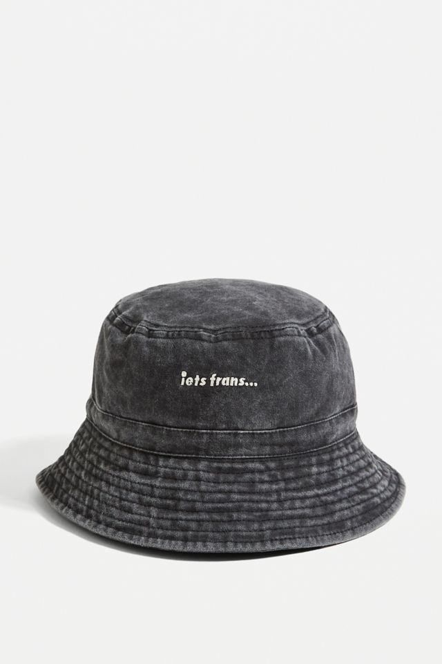 Urban outfitters black bucket 2024 hat