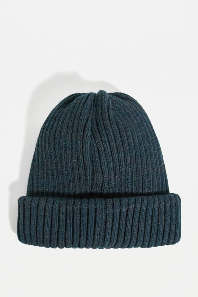 UO – Gerippte Beanie mit DTA-Aufnäher #2