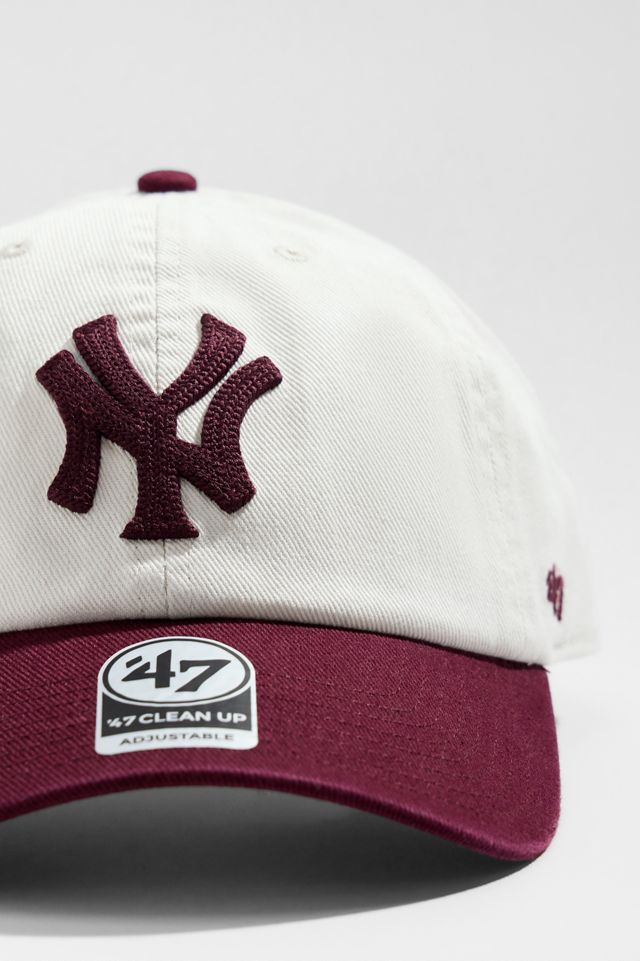 Gorra Clean Up NY Yankees Exclusiva UO en Burdeos con Contraste de '47 Brand #1
