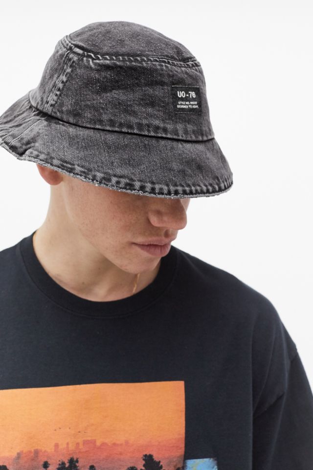 Urban outfitters black bucket 2024 hat