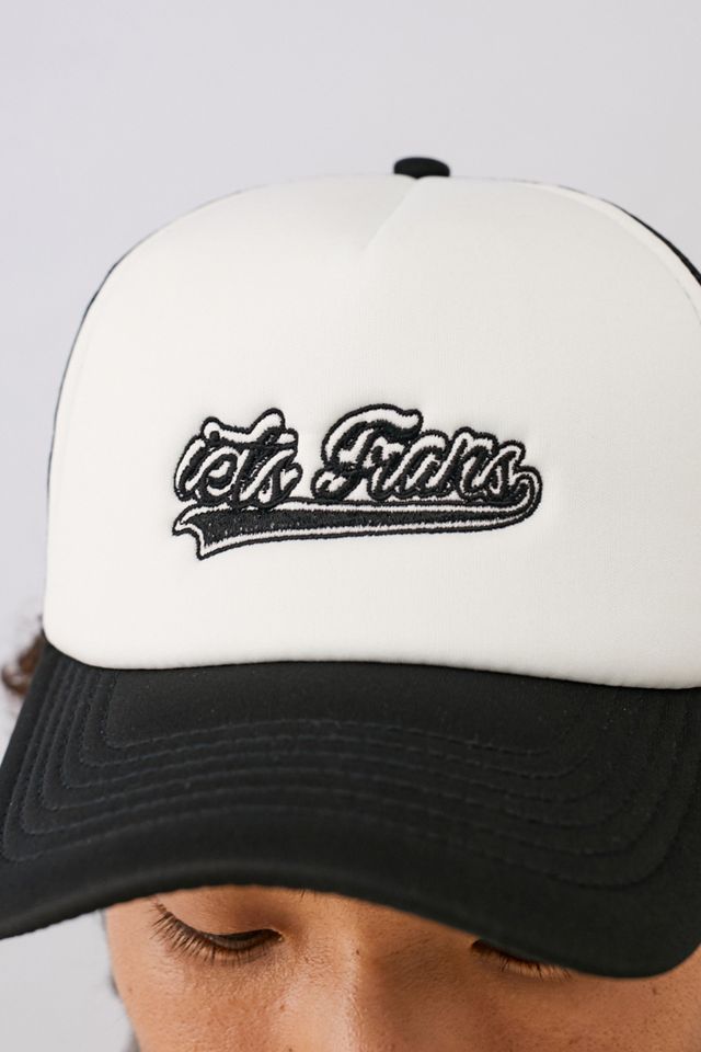 iets frans... – Trucker-Cap aus Schaumstoff in Weiß mit Logoschriftzug #1