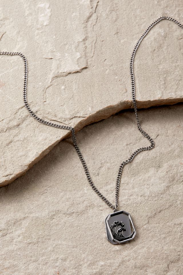 Collar con colgante Hokusai Wave en tono plateado Silence + Noise  #1