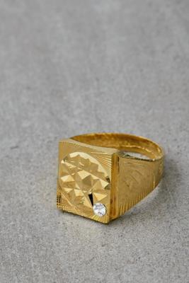 Susan Caplan Vintage Swarovski Crystal Signet Ring | Urban Outfitters UK
