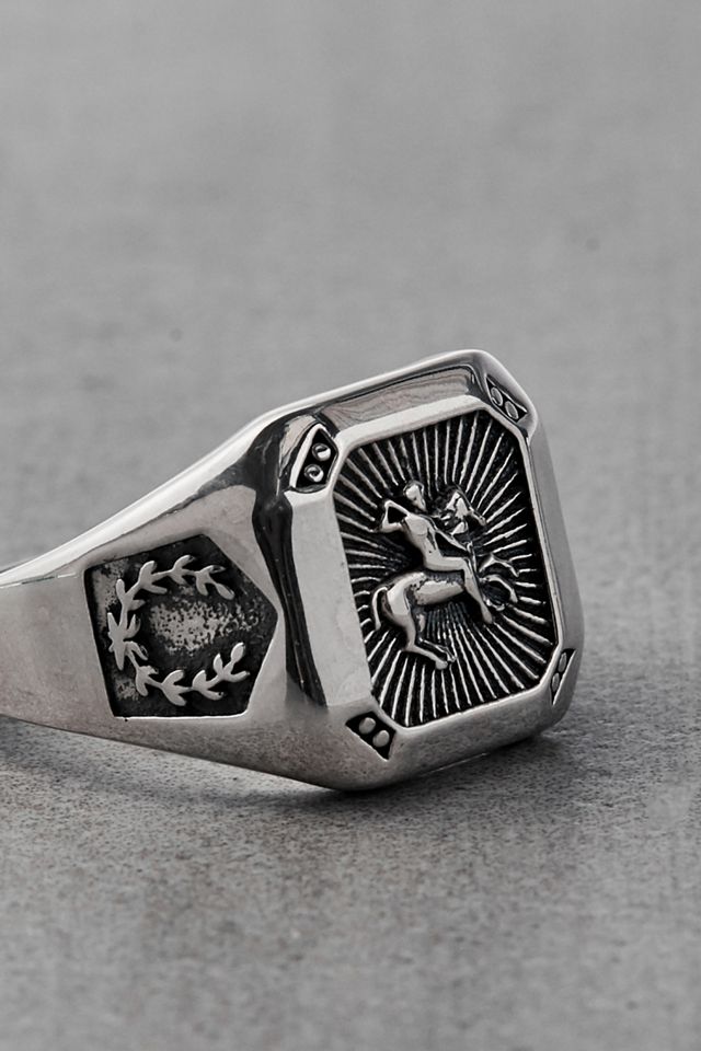 【Serge DeNimes】シールドリング Serge DeNimes Silver Warrior Ring | Urban Outfitters UK