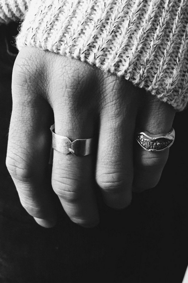 Rat Betty Wonky Flower Ring | Urban Outfitters UK