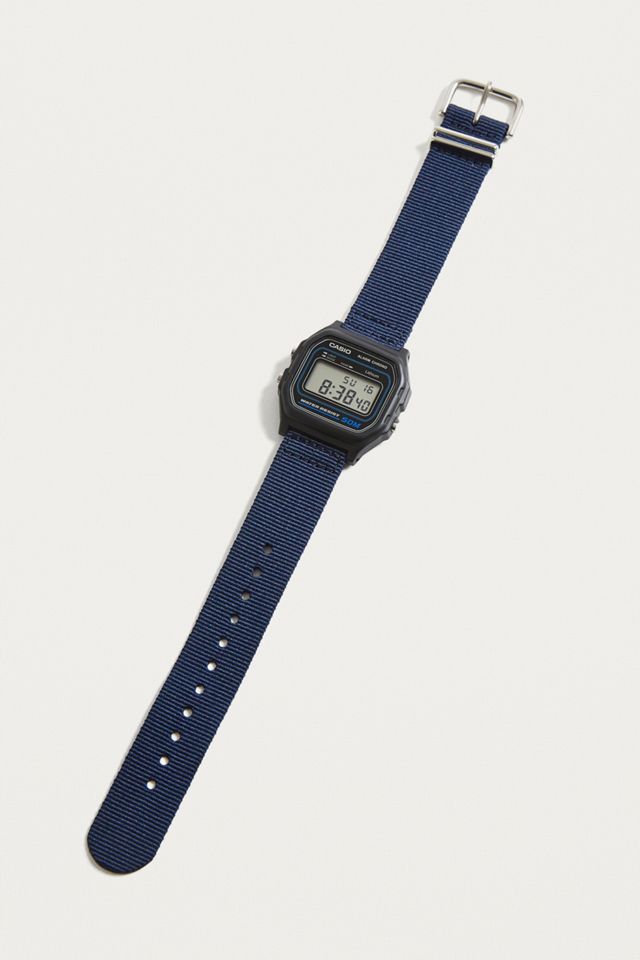 Casio – Klassische Digitaluhr in Marineblau mit Stoffarmband #2