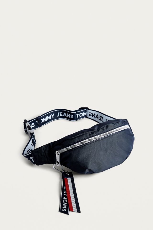 Tommy jeans logo store tape sling bag