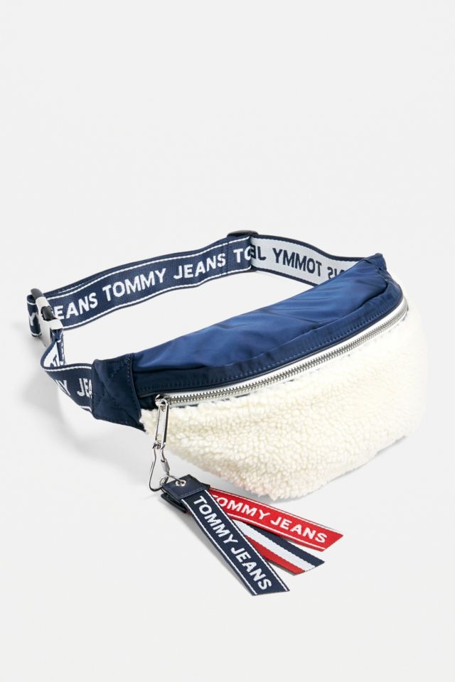 Tommy jeans logo on sale tape bum bag