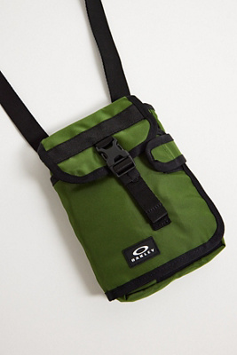 Sac à bandoulière plat exclusif UO taille: TAILLE UNIQUE - Oakley - Modalova