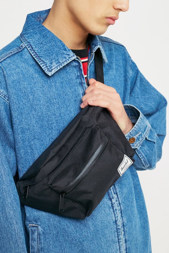 Herschel Supply Co. Seventeen Black Hip Pack #1