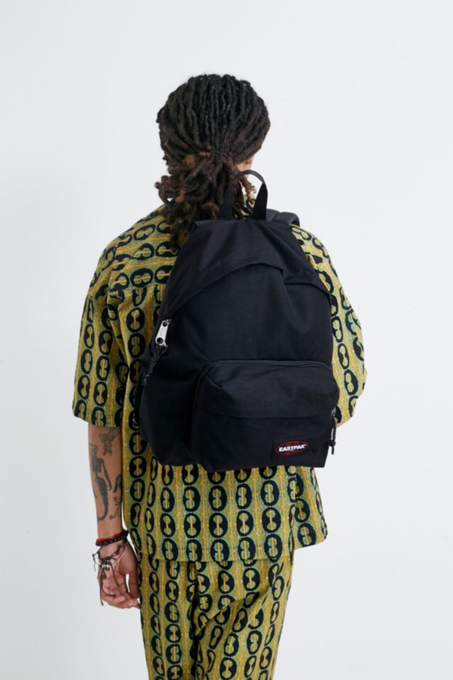 Urban hotsell outfitters eastpak