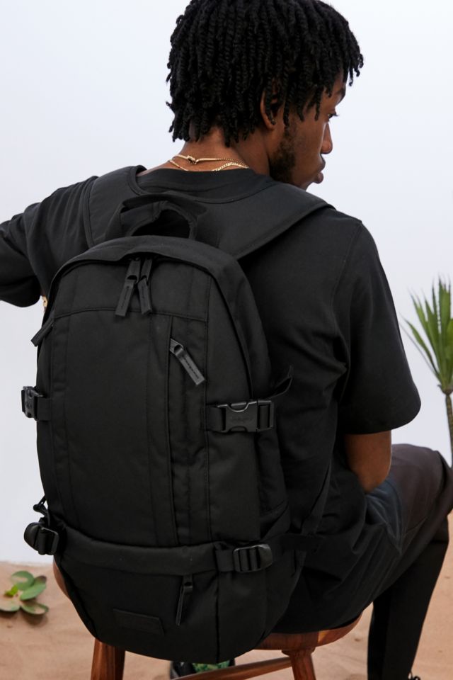 Portaal met tijd Aannames, aannames. Raad eens Eastpak Floid Black Backpack | Urban Outfitters UK