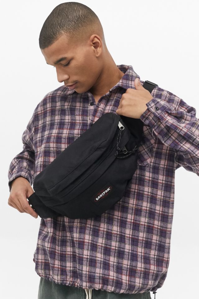 Respectvol waarschijnlijkheid Het Eastpak Springer XXL Black Bum Bag | Urban Outfitters UK
