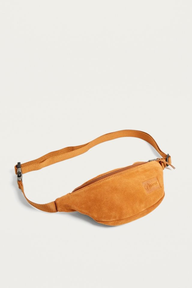 hoop stroom storting Eastpak Springer Rust Suede Cross Body Bag | Urban Outfitters UK