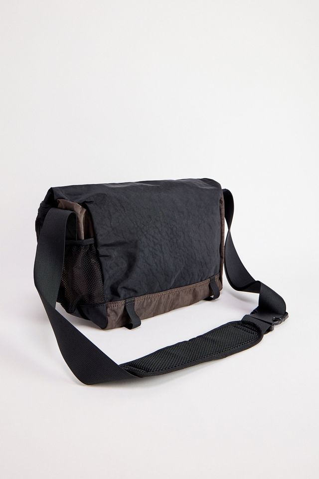iets frans... Black Sports Messenger Bag #3