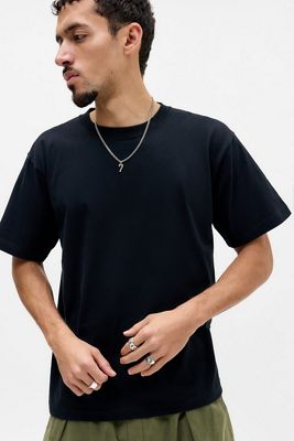 Camiseta Negra de Peso Pesado 6.2oz United Athle