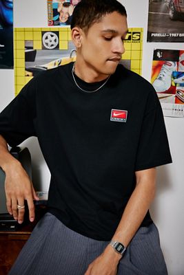 Nike Schwarzes Kastenförmiges Kurzarm-T-Shirt