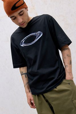 T-Shirt Oakley UO Exclusive con Logo Ellipse in Metallo Liquido Nero