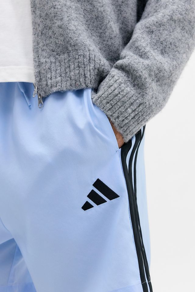 Shorts Chelsea Essentials Azul Hielo 3 Rayas de adidas #3