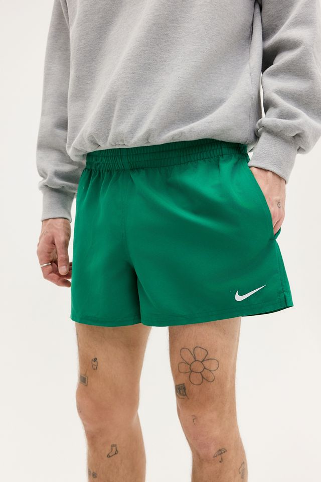 Nike UO Exklusive Malachitgrüne 3" Shorts #2