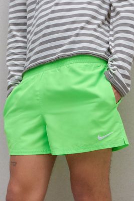 Shorts Nike Voltage UO Exclusive Verde de 3"