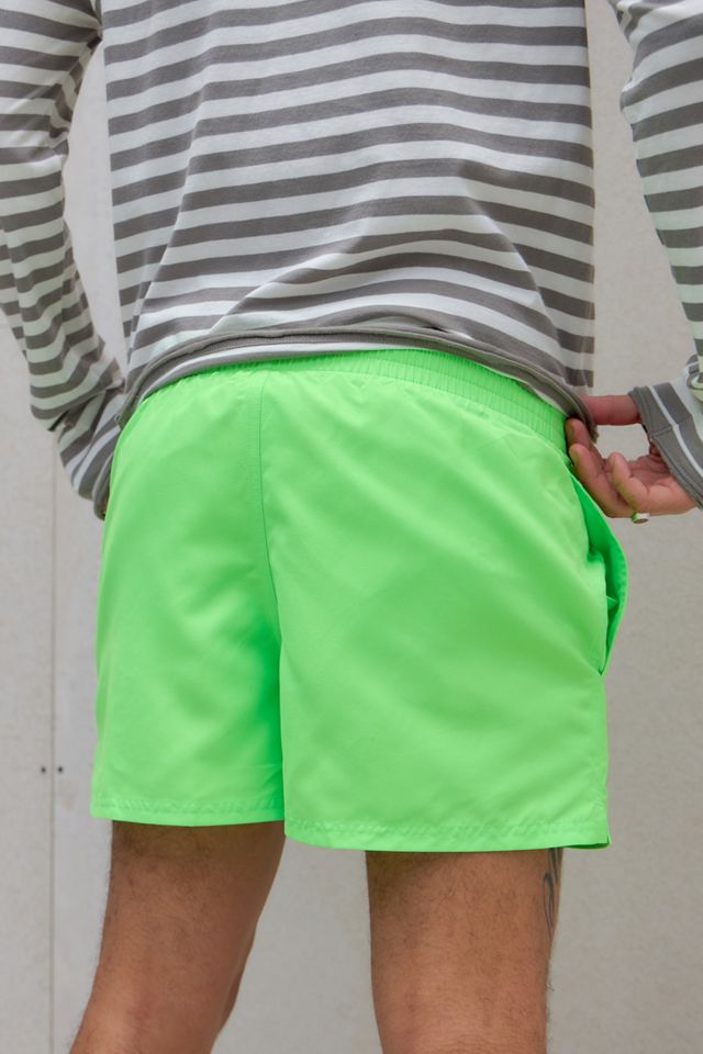 Shorts Nike Voltage UO Exclusive Verde de 3" #3