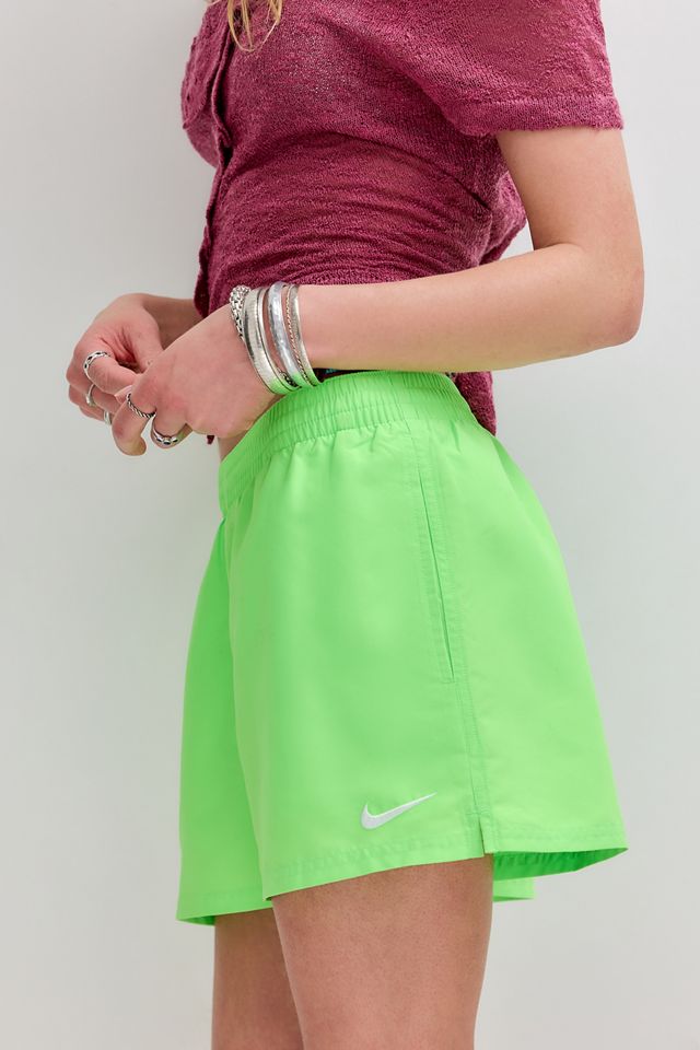 Shorts Nike Voltage UO Exclusive Verde de 3" #5