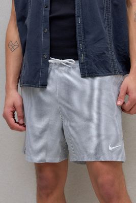 Shorts de Baño de Seersucker con Rayas Negras de 5" de Nike