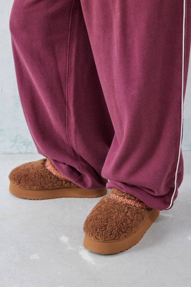 Colourful ugg 2024 slippers