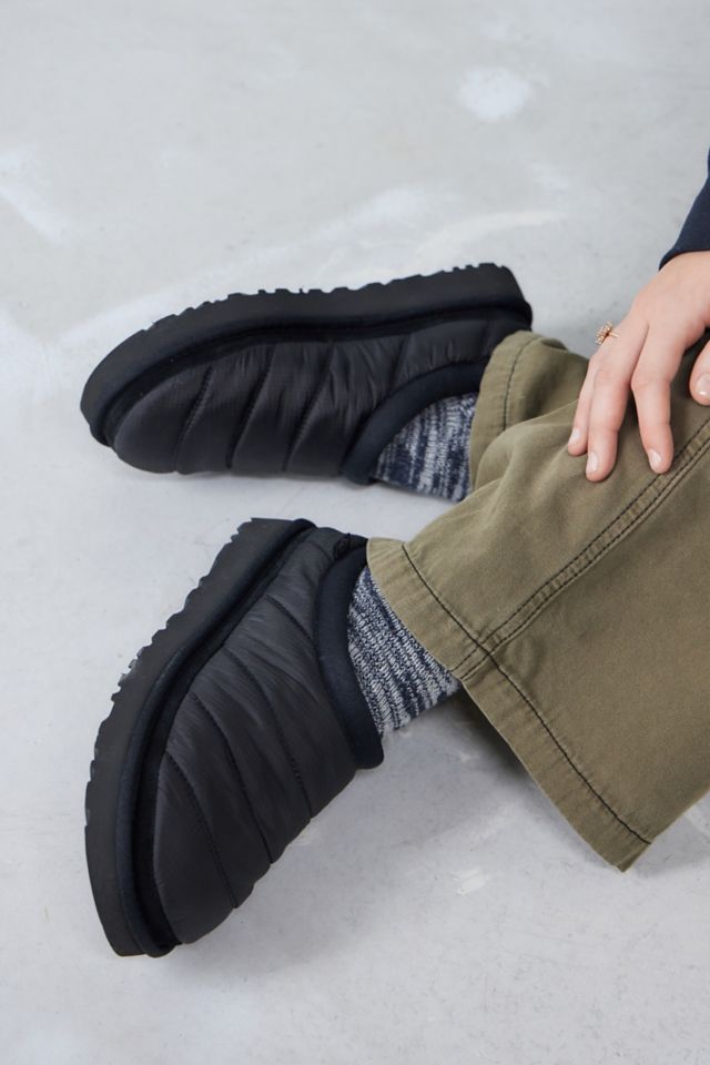 Black slip on online ugg slippers