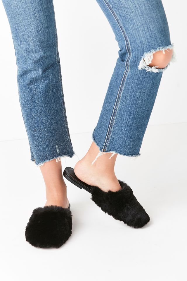 Urban outfitters 2025 fur slides