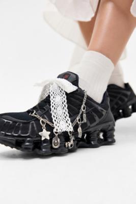 UO Western Bow Shoe Charm - Silver at - Urban Outfitters - Modalova