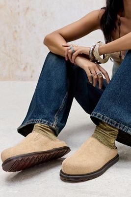 Mules in Pelle Scamosciata San Marrone Dr. Martens